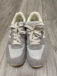 New Balance 996