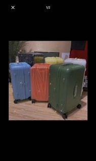 全新14吋或以上100吋，黑色或其他色行李箱，$140起全新