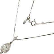 เพชร (ประมาณ K-12) 1.286 กะรัต, เพชร 0.08 กะรัต, สร้อยคอ, แพลทินัม Pt850/Pt900, น้ำหนัก 3.7 กรัม, คว