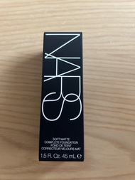 NARS Soft Matte 遮瑕粉底液 Medium 4 Barcelona