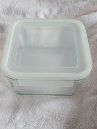 全新，微波爐盒/午餐盒/飯盒/密實盒，玻璃，可入微波爐和洗碗碟機（飯蓋面有寫），清屋環保價：$29，港鐵站交收  Brand new, microwave box/lunch box/rice box
