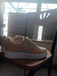 Nike Air Force 1 女款運動鞋