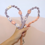 自由的花朵。編織手機繩