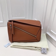 99新Loewe羅意威 金剛色puzzle 胸包系列