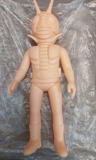 出售Sofubi 素色笠頭膠，幪面超人V3，素色肉色全新無花無甩油，膠品品相質素高，全高约28cm