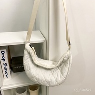 [Store Manager's Choice] Large-Capacity Messenger Bag Niche Fashion Dumpling One-Shoulder Rhombus Fe