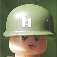 WW 2 American Army helmet (Plastic toy and less than 1.3 cm) k