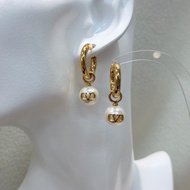 Valentino 金色Vlogo 珍珠垂吊耳環XB956