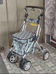 摺疊、可坐購物車，簡易杀車功能，老人亦合用