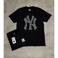 MLB Black and White Premium Emblem Branded T-Shirt/ MLB Logo Black and White T-Shirt Men's Branded T