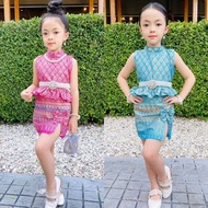 ชุดไทยเด็กเสื้อแขนคอจีน+กระโปรงผ่าหน้าผ้าไทยพิมพ์ทองนู้นอย่างดี(ด้านหลังติดกระดุม)
