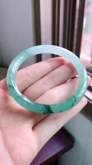 冰種 天然翡翠 緬甸 A玉 玉鐲 • 冰種飄花翡翠圓鐲