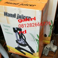 Hand juicer