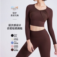 เสื้อกีฬาตาข่าย YueJi พร้อมแผ่นหน้าอกแบบคงที่สำหรับผู้หญิงเสื้อยืดออกกำลังกายยางยืดแห้งเร็วแขนยาว
