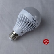 智能LED燈泡 - 調光暗 / 停電應急燈 / 手電筒 (編號 943-810)