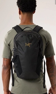 Arcteryx mantis 16L backpack 黑金 ( 非26L!)
