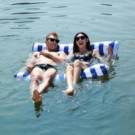 水上可摺疊充氣雙人浮排 靠背條紋吊床漂浮遊樂網布躺椅玩具
