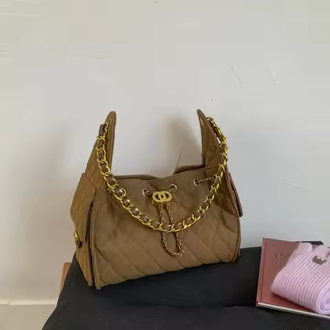 2025 New Chanel Quilted Chain Bucket Bag, Large Capacity Underarm Commuter Bag, High-End Feel Should