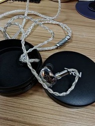 TRN BA16旗艦級16單元耳機,全套配件全新連盒,原裝線加trn升級鍍金線套裝已過兩千,還有條過千元嘅升級線,絕對抵玩,99%新,非常靚聲
