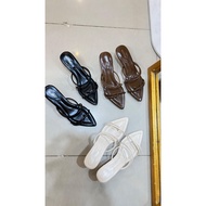 V511-B11 - SIMPLE CASUAL WOMEN'S STRAP HEELS | Simple women's heels with 2cm anti-slip heels