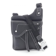 [二手，A級] Dior 男士單肩包，馬鞍皮，黑色。