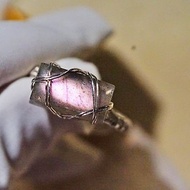 純手工純銀繞線製作粉紫色彩色l拉長石開口戒指