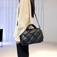 🖤葆蝶家枕頭包BV黑色小羊皮銀釦Cassette Padded 寬編織兩用枕頭包632647