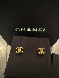 Chanel cc logo mini earrings gold color 金色 迷你 耳釘 耳環 雙c 26s 26a 26b