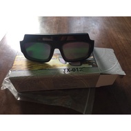 Welding glasses, welding glasses
