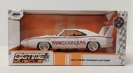 Jada Big Time Muscle 1/24 1969 White Dodge Charger Daytona