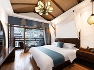 Muse Light Luxury River View Hostel