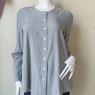 YOSHIE INABA 圓領襯衫，無彈力面料，尺寸 9，胸圍 38 英寸。