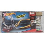 2012 Hot Wheels Figure 8 Raceway Track Diecast Car Toys
