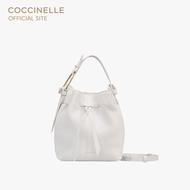 COCCINELLE กระเป๋าสะพายผู้หญิง รุ่น MALORY BUCKET BAG 230101 สี BLANCO