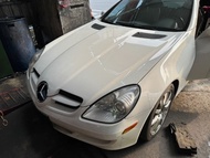 2006 賓士 Benz SLK280 經典外型 以前買不起的 現在甜甜價就可以入手 硬頂敞篷 開出去只有帥氣兩個字限時搶購 趕快找我預約!!! 新店看車 五月優惠活動現正開跑喔~