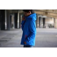 SOFO / 外套 厚外套 防風外套 保暖外套 / 防風 抗潑水 修身版型 - 女款 水藍色