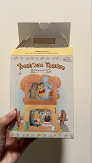 Winnie the pooh 小熊維尼 tree house theatre 樹屋 盲盒  與嘟嘟相遇