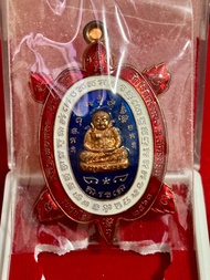 เต่าหลวงปู่หลิว วัดไร่แตงทอง นครปฐม รุ่นสุขใจ63 เนื้อทองแดง ลงยาธงชาติ พิมพ์ใหญ่ ปลุกเสกในโบสถ์วัดไร