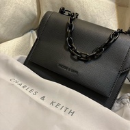 Charles &amp; Keith 鍊條掀蓋斜背包-BLACK