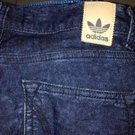 Adidas Originals深色刷白牛仔褲
