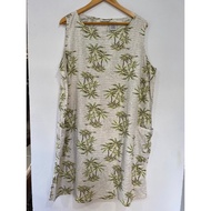 D6 *Ripped Fabric Back Shiny Fabric* white stag Chest Size 51 Inches Hip Waist 51 Length 39 Rayon Li