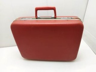 二手有瑕疵請自行黏好早期TRIUMPH硬殼復古紅色手提行李箱