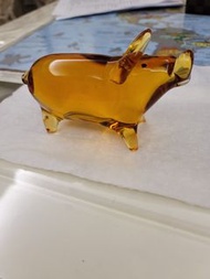 金色玻璃(琉璃?)豬