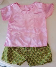 ชุดไทยชายเด็กเล็กผ้ามันกางเกงขาสั้นสุ่มสีสุ่มลาย
