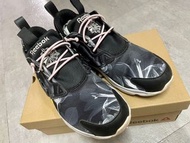 Reebok Furylite 黑色併粉花花波鞋
