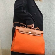 ️Hermes Herbag39 橙色拼金棕 銀扣 帆布拼皮 39*32*15 99新配件子袋 鑰匙 鎖