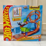 HotWheels Let's Race Stunt Tracks Vertical 8 Jumps Race Car Track - Hot Wheels Children's Racing Car
