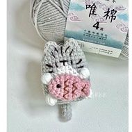 Cat holding fish wool keychain Cat keychain