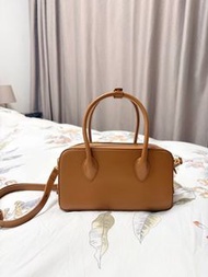 🤩99% new🤩韓國 De’meriel bowling bag medium in soft brown 淺啡色真皮保齡球包