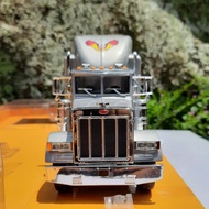 Diecast Peterbilt 379 Semi Tractor Truck 1:32 Miniature Display Toy